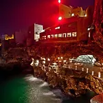 Grotta Palazzese 5* بولينيانو آ ماري