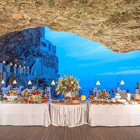Hotel Grotta Palazzese 5*